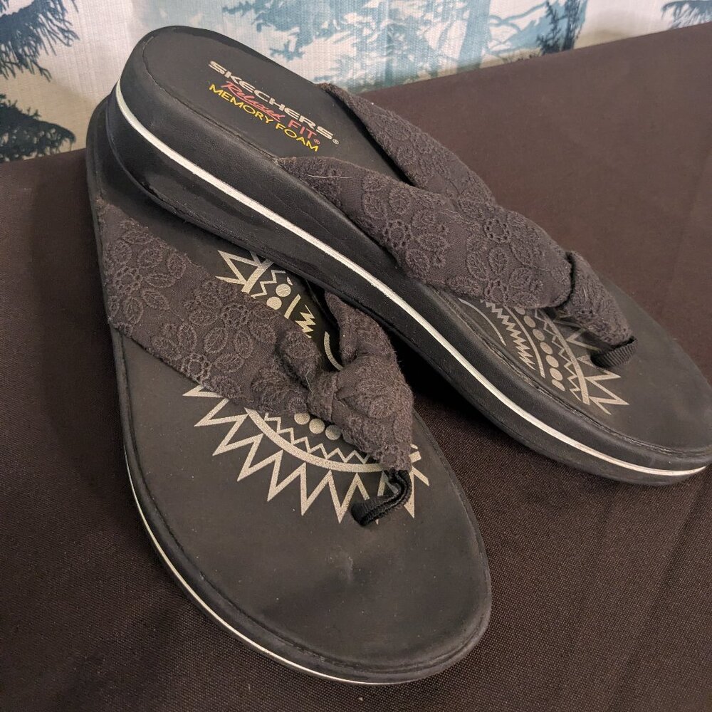 🖤 Skechers Relaxed Fit Memory Foam Flip Flops — Size 9